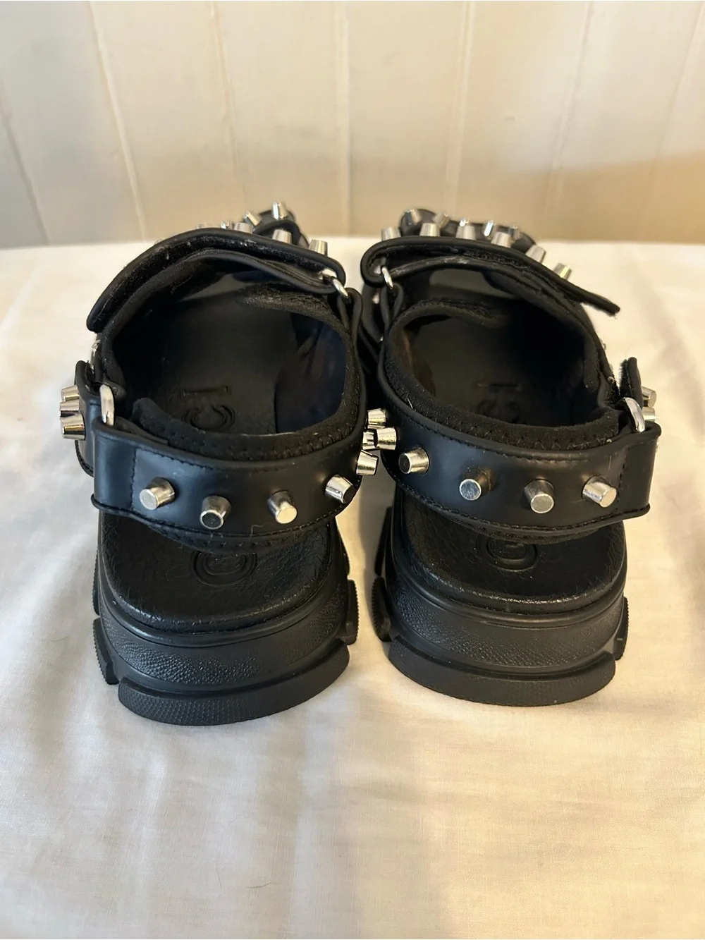 Authentic Gucci Aguru Studded Sandals/Men’s 7- Women’s 8.5